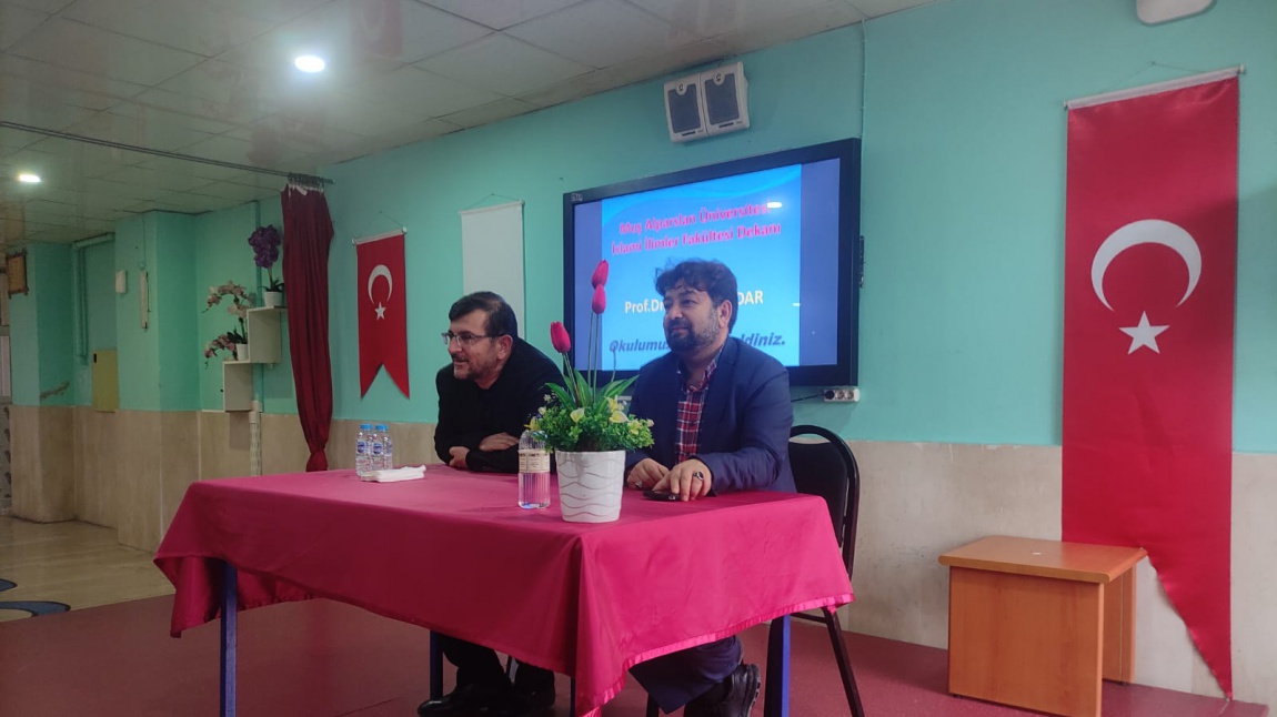 MŞÜ İslami İlimler Dekanı Prof. Dr. Murat SERDAR
